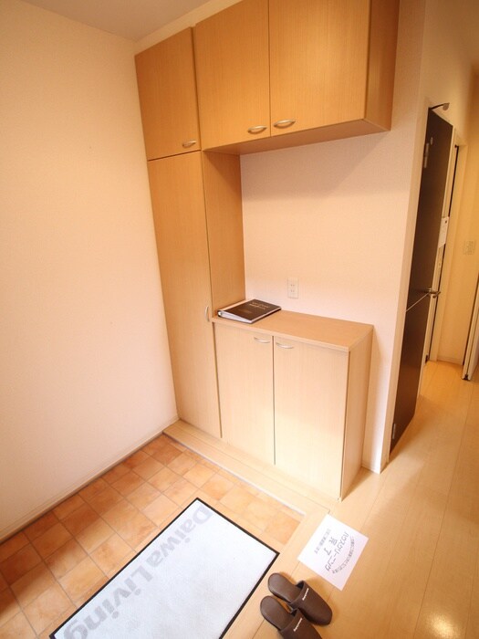 物件内観写真7　(玄関)