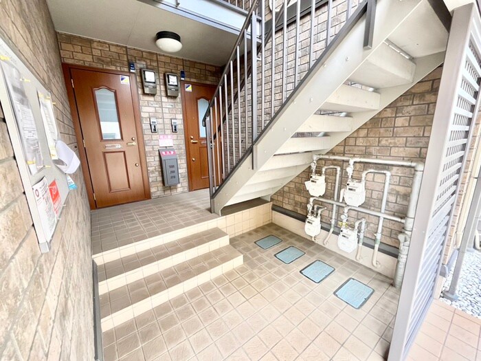 物件外観写真4　(エントランス部分)