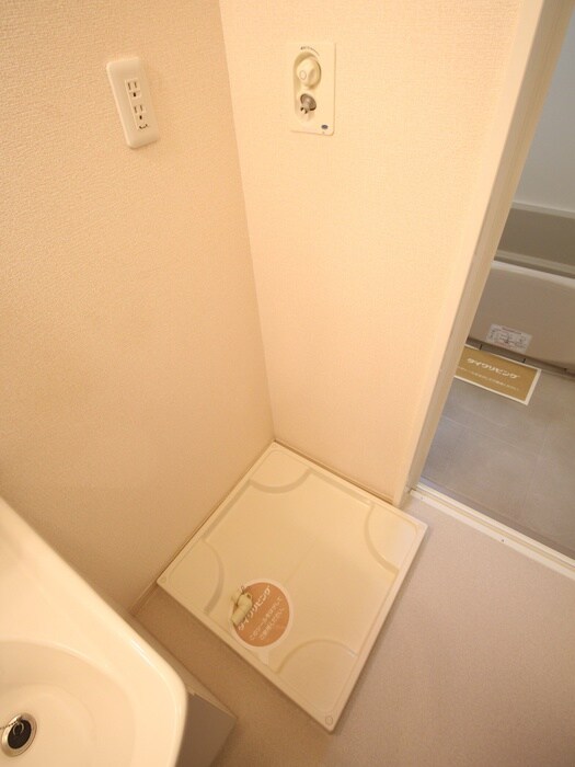 物件内観写真16　(洗濯機置場)