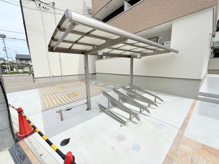 物件外観写真5　(駐輪場)