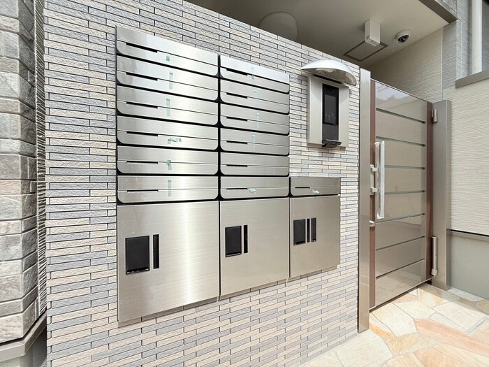 物件外観写真6　(エントランス部分)