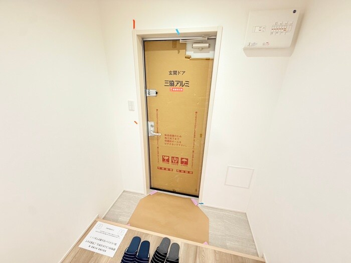 物件内観写真16　(玄関)