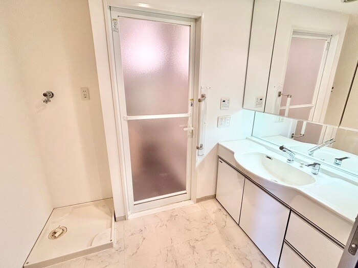 物件内観写真18　(洗濯機置場)