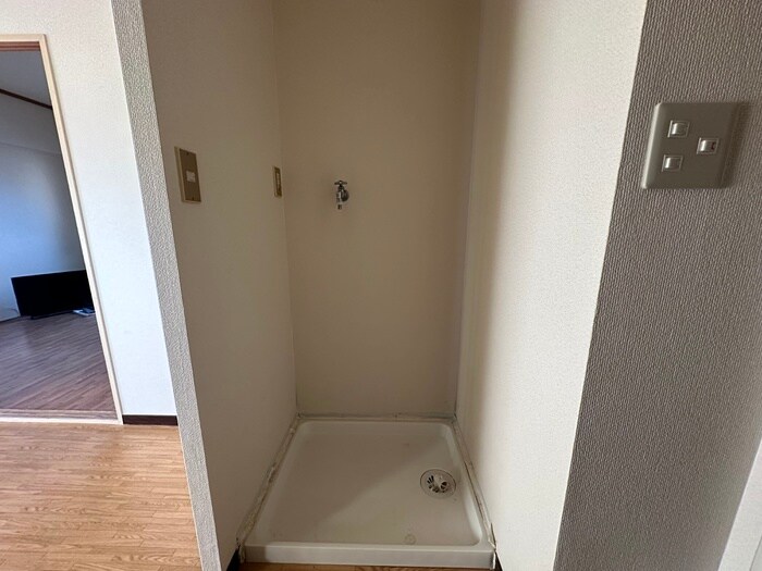 物件内観写真9　(洗濯機置場)