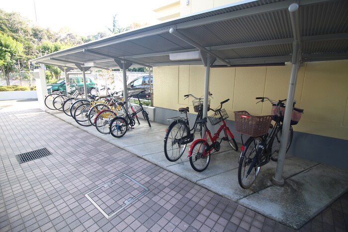 物件外観写真2　(駐輪場)