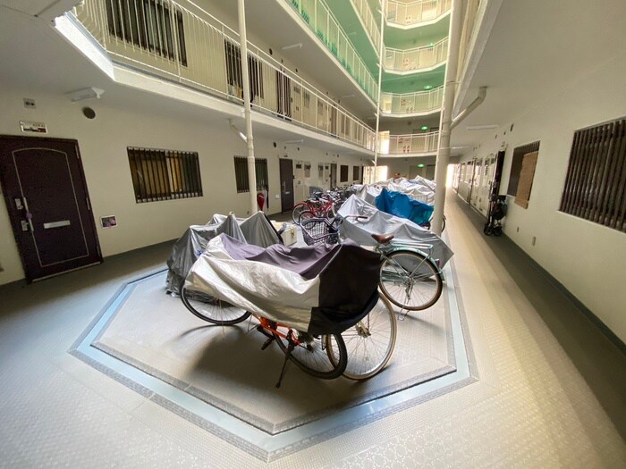 物件外観写真6　(駐輪場)