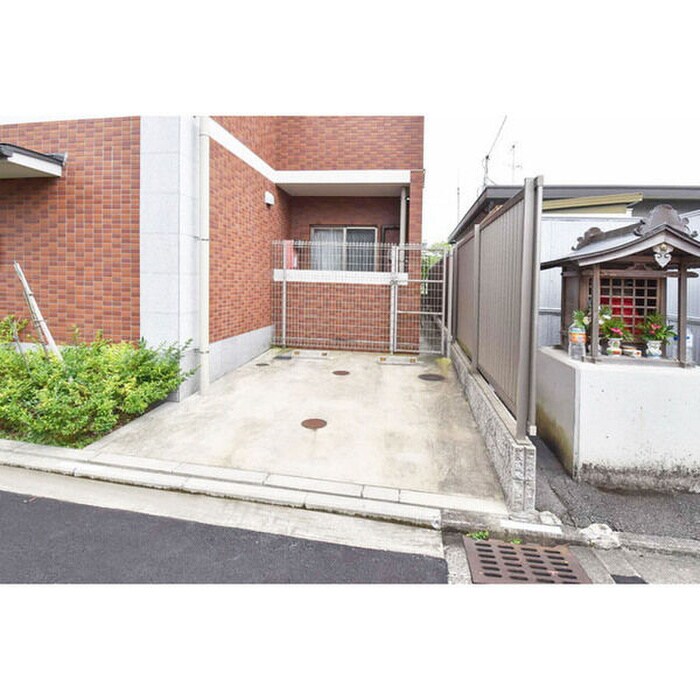 物件外観写真4　(駐車場)