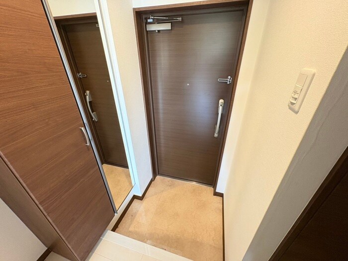 物件内観写真14　(玄関)