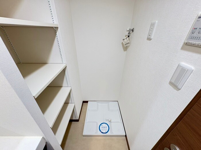 物件内観写真18　(洗濯機置場)