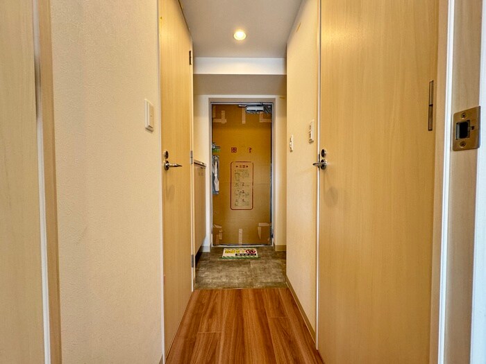 物件内観写真16　(玄関)