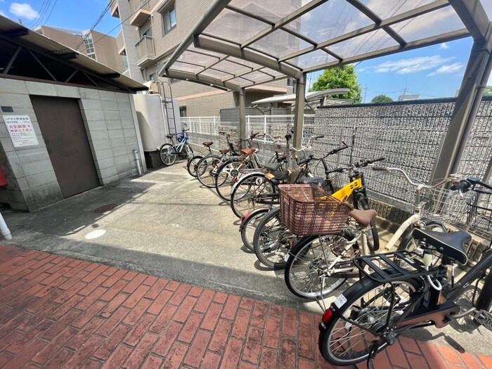 物件外観写真5　(駐輪場)