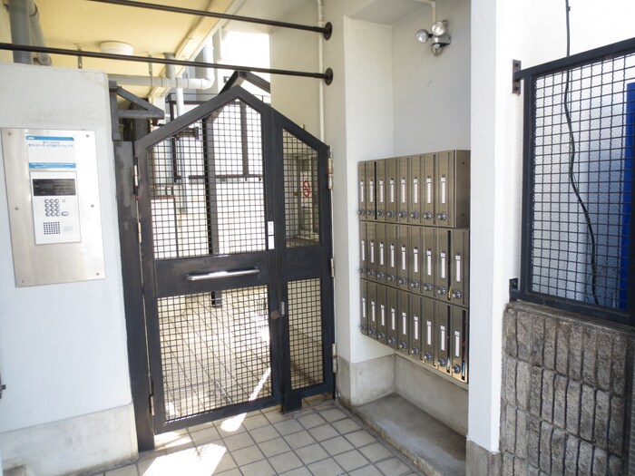 物件外観写真4　(エントランス部分)