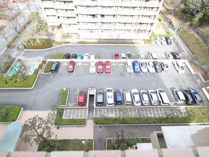 物件外観写真3　(駐車場)