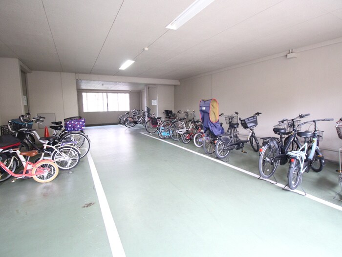 物件外観写真4　(駐輪場)