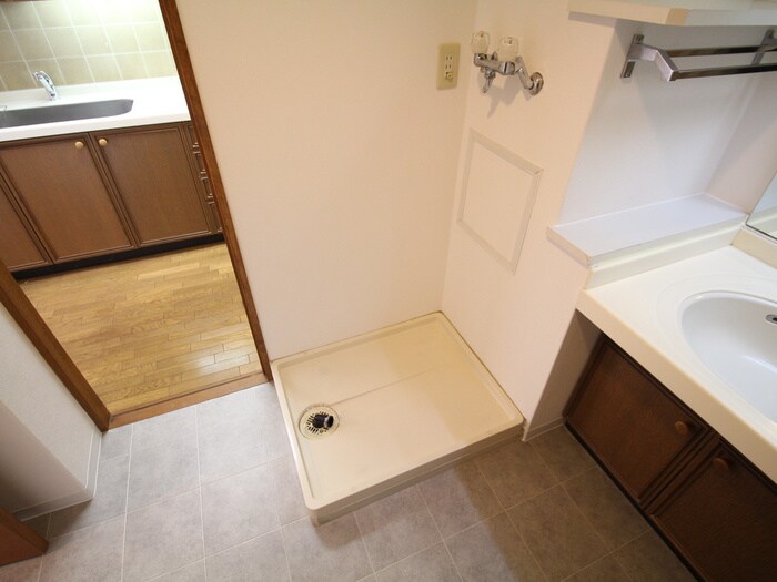 物件内観写真18　(洗濯機置場)