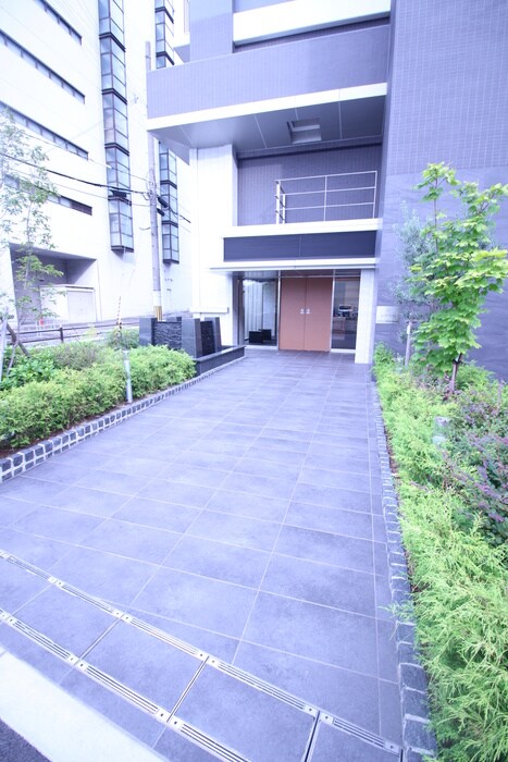 物件外観写真2　(エントランス部分)