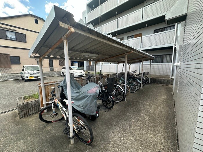 物件外観写真5　(駐輪場)