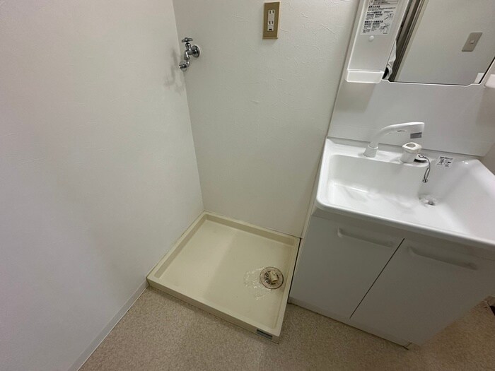 物件内観写真10　(洗濯機置場)