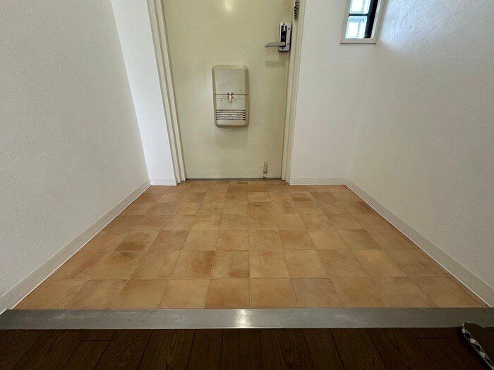 物件内観写真15　(玄関)