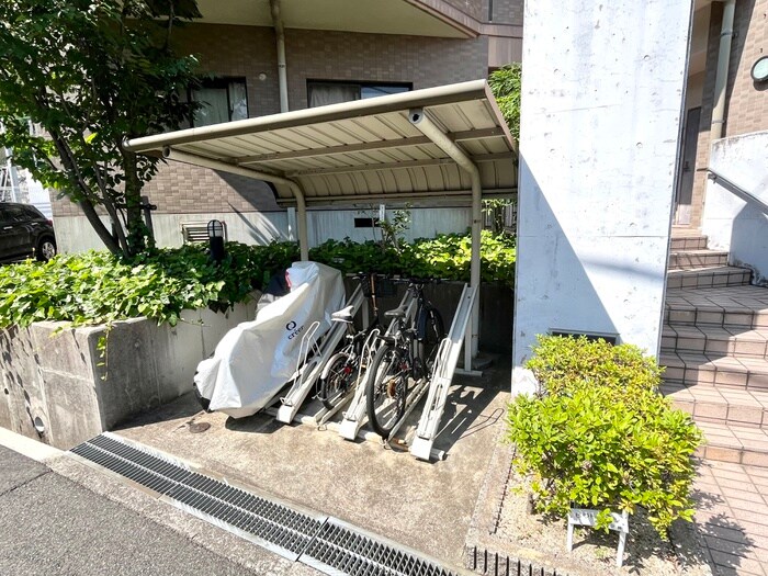 物件外観写真4　(駐輪場)