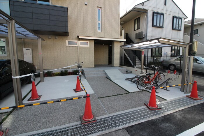 物件外観写真3　(駐輪場)