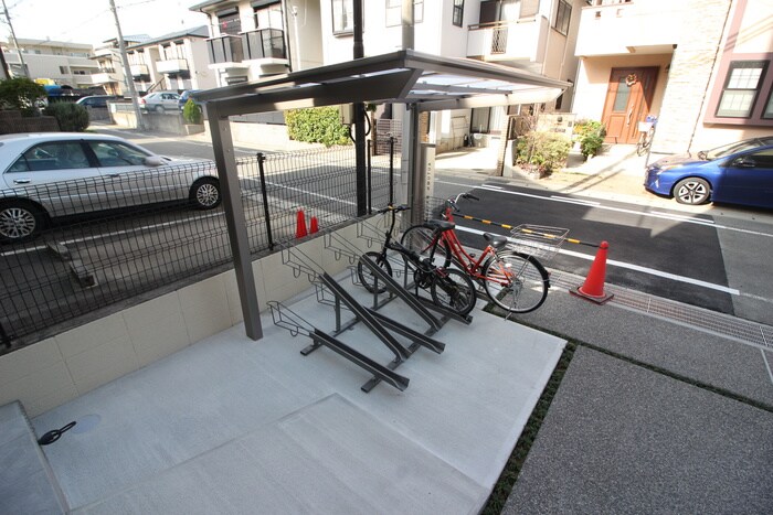 物件外観写真4　(駐輪場)