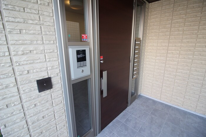 物件外観写真5　(エントランス部分)