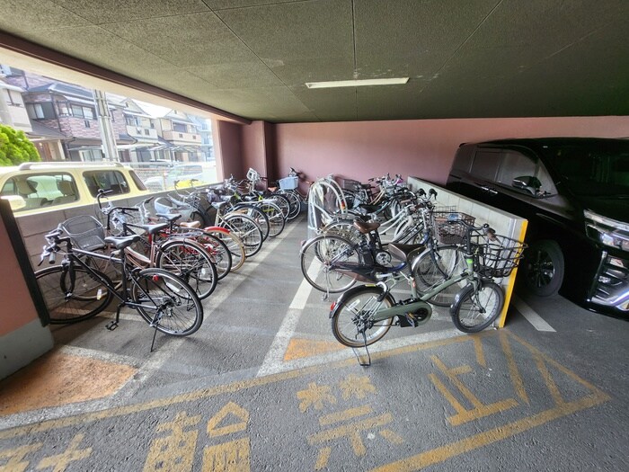 物件外観写真5　(駐輪場)