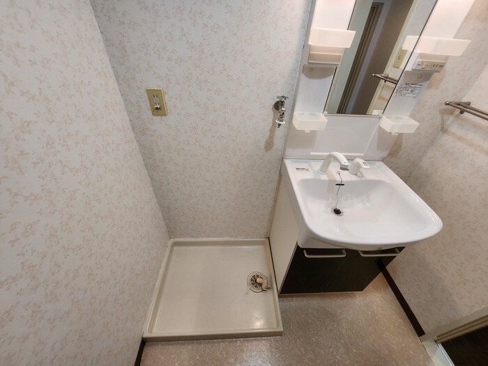 物件内観写真10　(洗濯機置場)