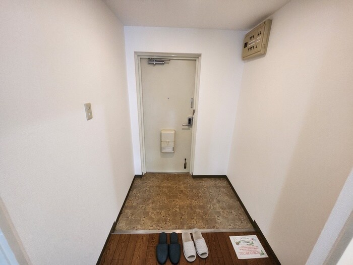 物件内観写真15　(玄関)