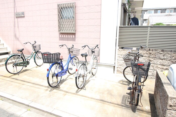 物件外観写真2　(駐輪場)