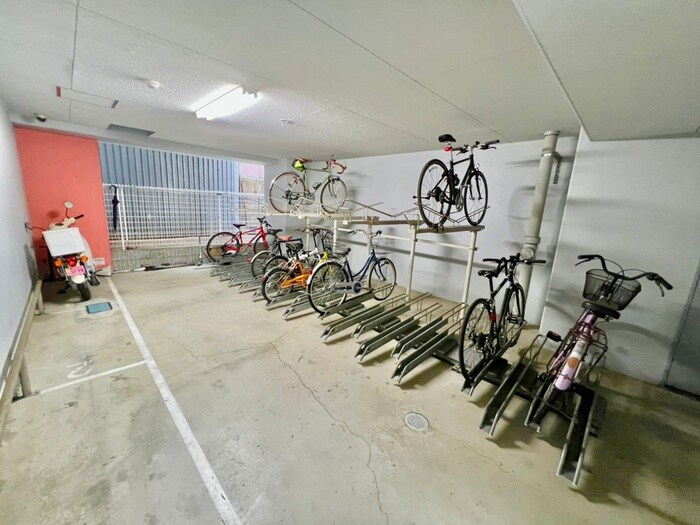 物件外観写真4　(駐輪場)