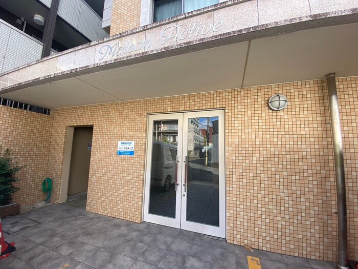 物件外観写真3　(エントランス部分)