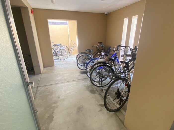 物件外観写真4　(駐輪場)