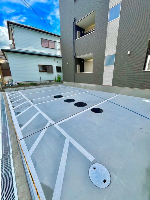 物件外観写真4　(駐車場)