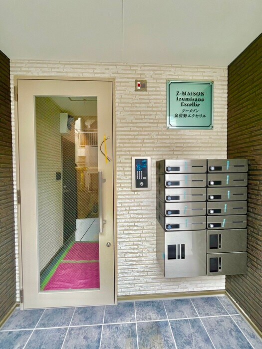 物件外観写真6　(エントランス部分)