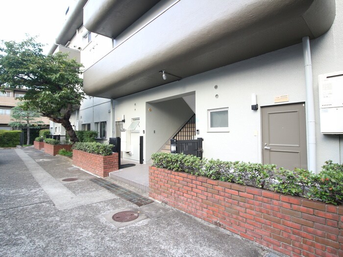 物件外観写真3　(エントランス部分)