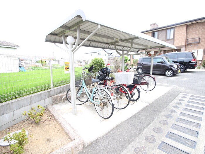 物件外観写真5　(駐輪場)