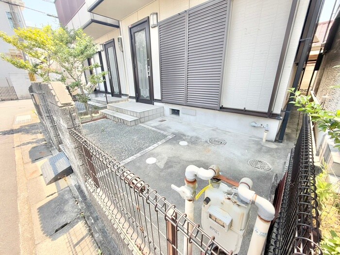 物件外観写真5　(駐輪場)