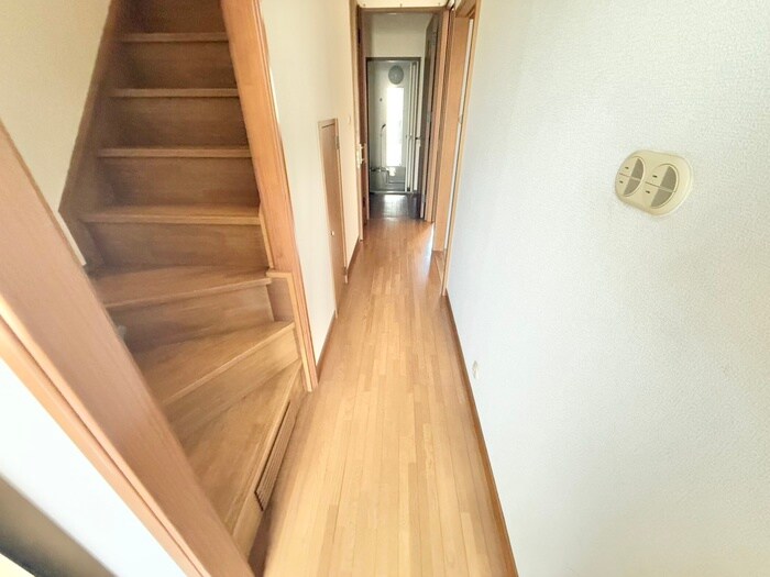 物件内観写真19　(廊下)