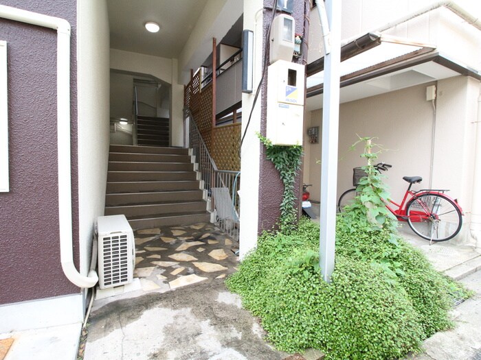 物件外観写真2　(エントランス部分)