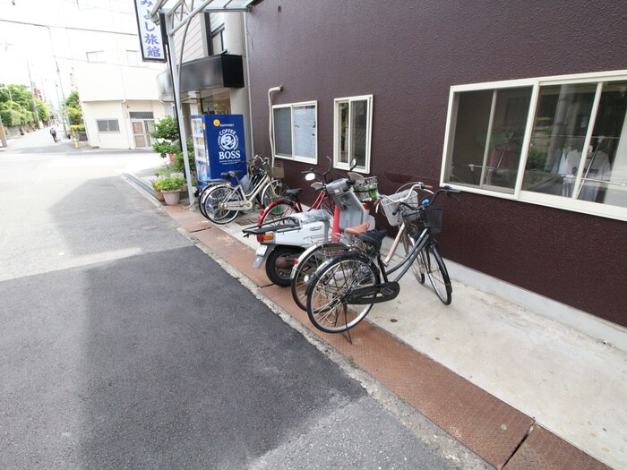 物件外観写真5　(駐輪場)