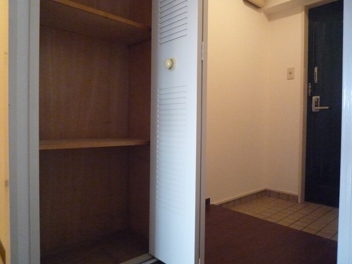 物件内観写真11　(玄関)