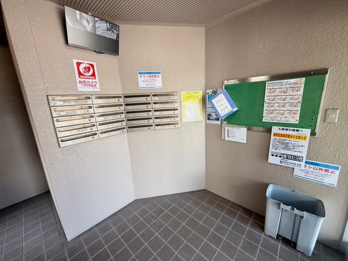 物件外観写真3　(エントランス部分)