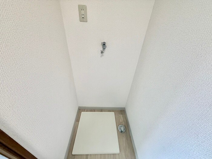 物件内観写真14　(洗濯機置場)