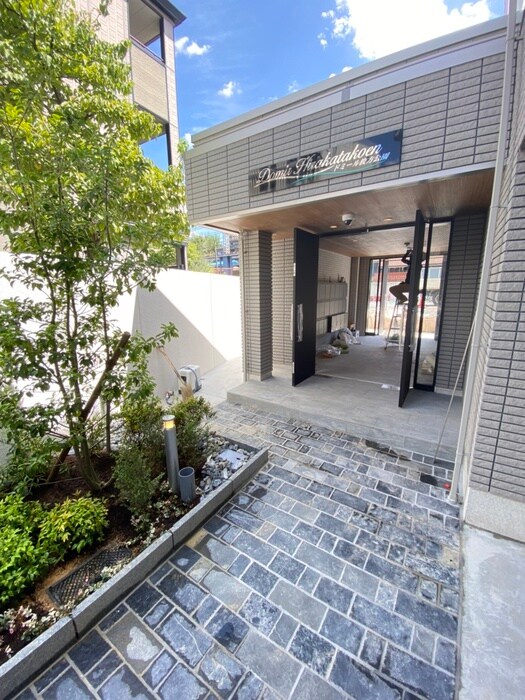 物件外観写真4　(エントランス部分)