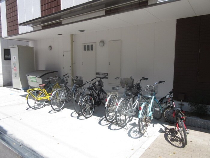 物件外観写真4　(駐輪場)