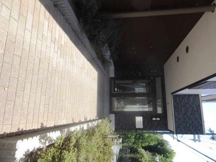 物件外観写真5　(エントランス部分)