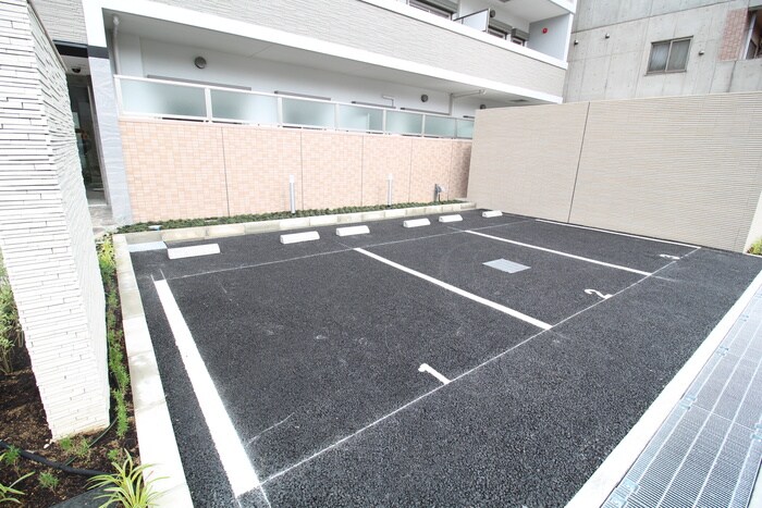 物件外観写真3　(駐車場)