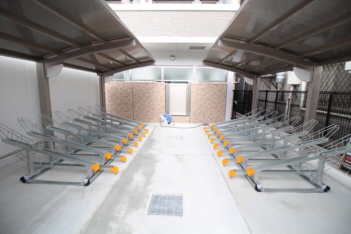 物件外観写真4　(駐輪場)